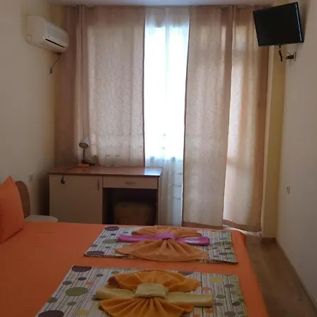 Ivanovi Πανσιόν 3*